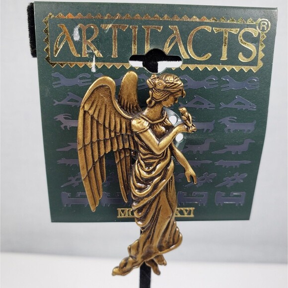 Vintage 1986 JJ Jonette Brass Tone Angel Holding A Bird Artifacts Brooch - Picture 2 of 6